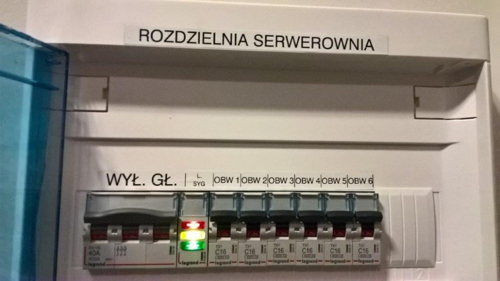 Rozdzielnia serwerowni zasilana z rezerwowego źródła – Multistal & Lohmann
