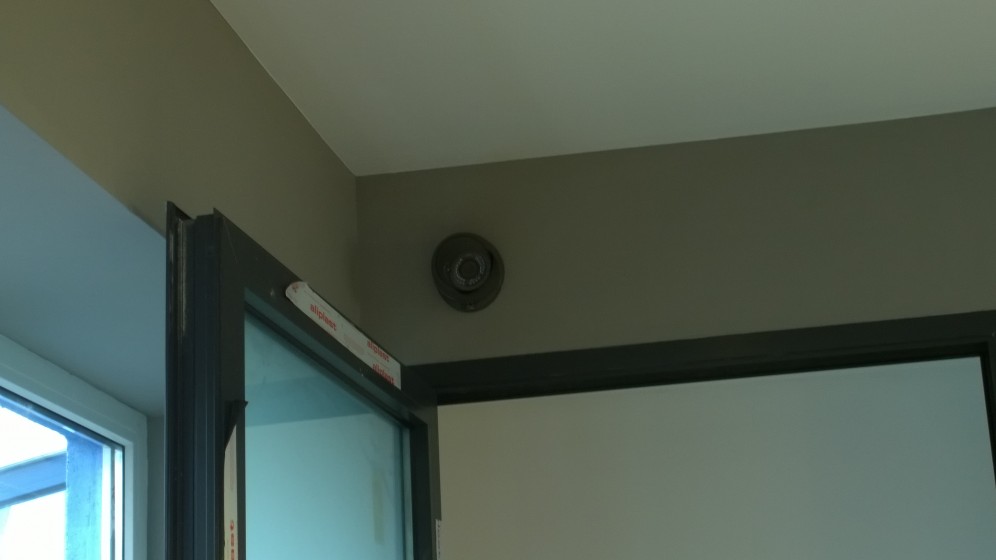 Kamera monitoringu CCTV nad wejściem – BIURO STYL, Poznań