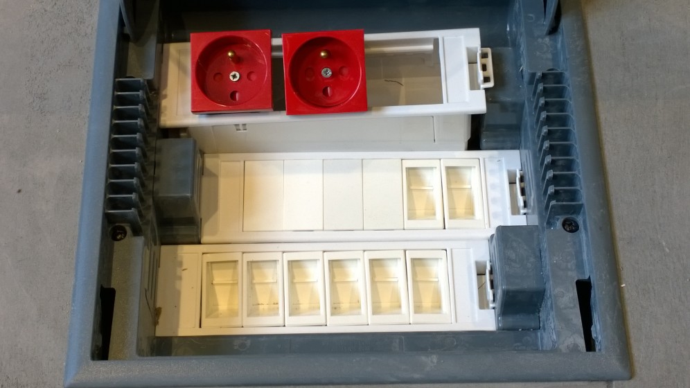Puszka podłogowa z gniazdami zasilania i RJ45 – BIURO STYL, Poznań