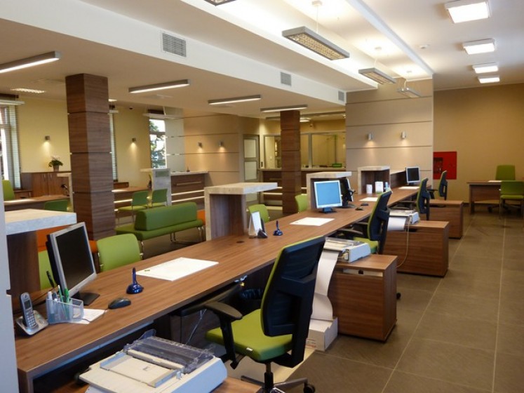 Sala obsługi klientów z nową siecią i zasilaniem – Bank Spółdzielczy w Raszkowie