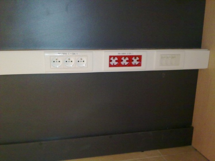 Listwa z gniazdami zasilania dedykowanego i RJ45 – Bank Spółdzielczy w Wołczynie