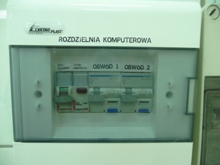 Rozdzielnia komputerowa z obwodami zasilania dedykowanego – Eurocash, Ostrów Wlkp.