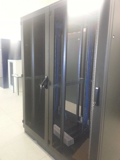 Szafa serwerowa BKT Elektronik pośredniego punktu dystrybucyjnego – ILiM, Poznań
