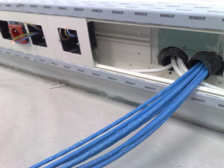 Kable FTP kat. 6 wprowadzane do kanału z gniazdami – KOEHL GmbH