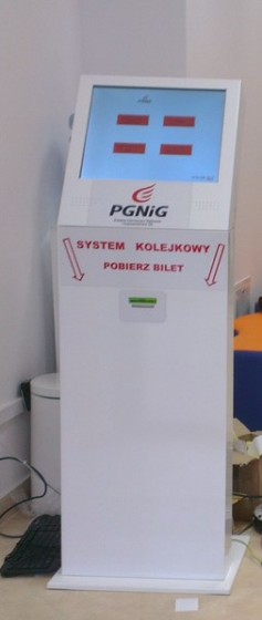 Infokiosk systemu kolejkowego – PGNiG Jelenia Góra