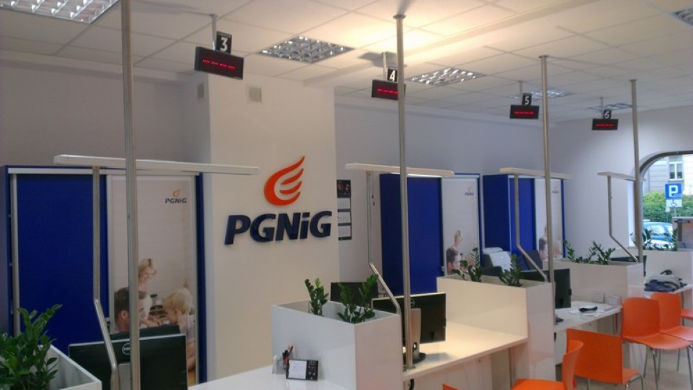 Sala obsługi klienta z wyświetlaczami stanowiskowymi – PGNiG Jelenia Góra