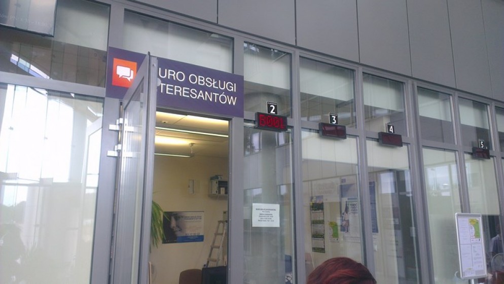 Wyświetlacze stanowiskowe LED nad wejściami do biura obsługi interesantów – Sąd Rejonowy w Rzeszowie