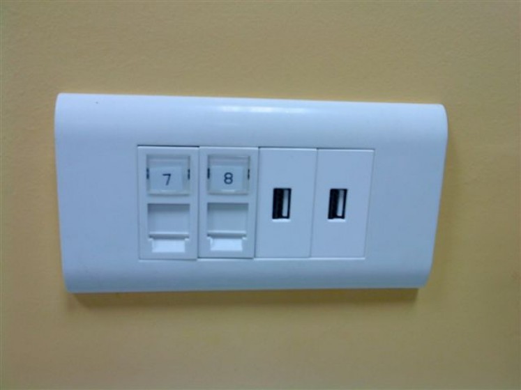 Gniazda RJ45 przy stanowisku pracy – LUKAS Bank, Centrum Kredytowe w Chodzieży