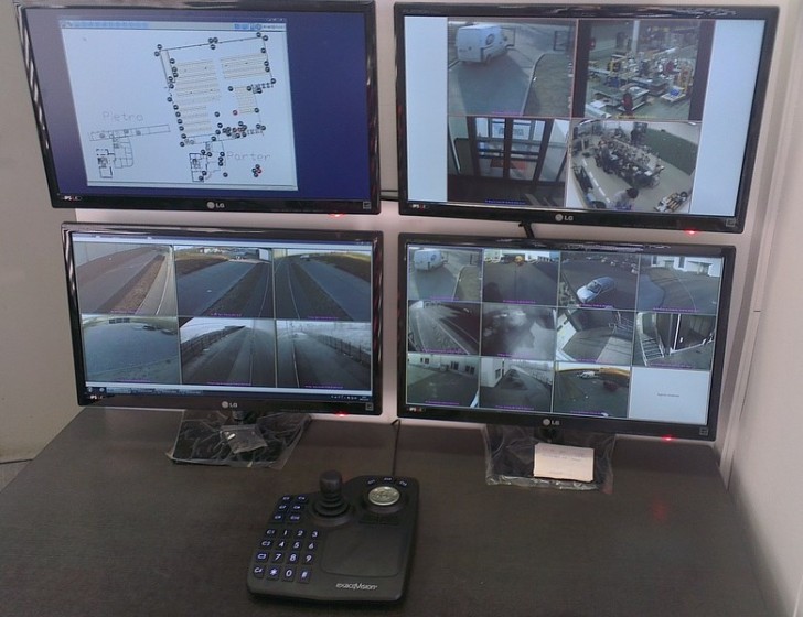 Podgląd obrazu z kamer IP i analogowych na monitorach – zakład pod Poznaniem