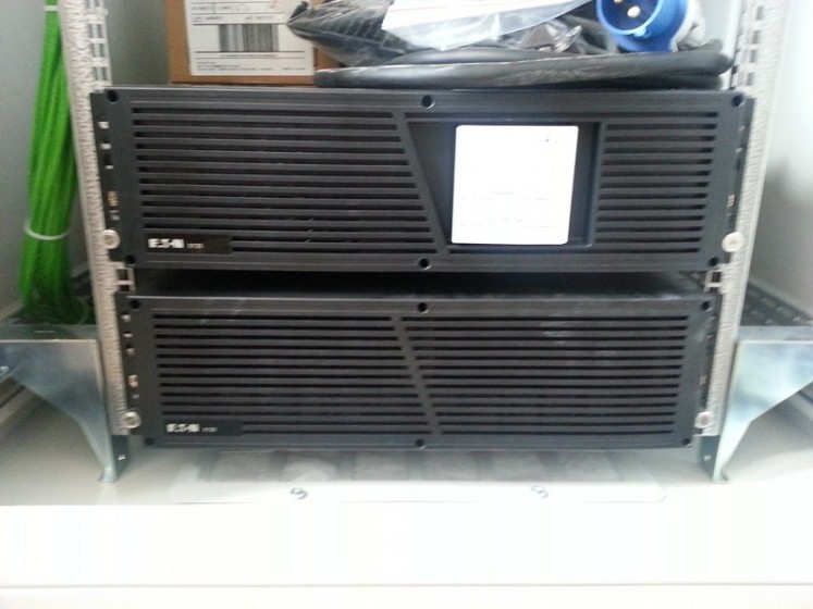 Zasilacz UPS Eaton 5 kVA w szafie rack – PBS, filia Komorniki