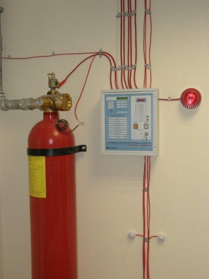 Butla i centrala systemu gaszenia gazem w serwerowni – PEPCO Poland, Poznań