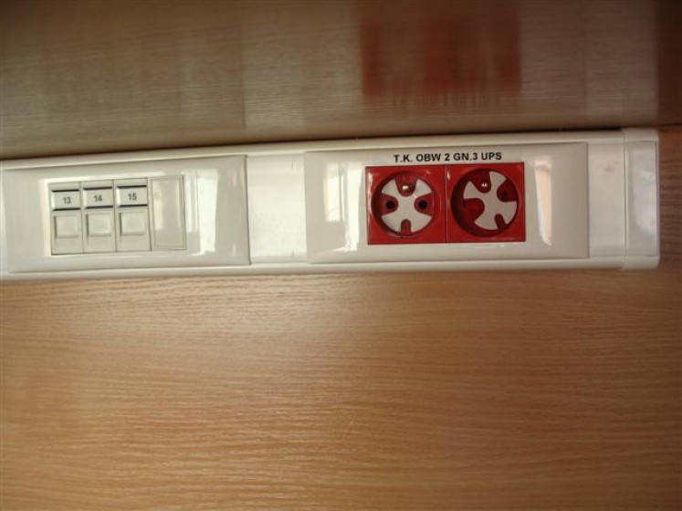 Kanał kablowy z gniazdami RJ45 i zasilania dedykowanego – SBL, oddział Luboń