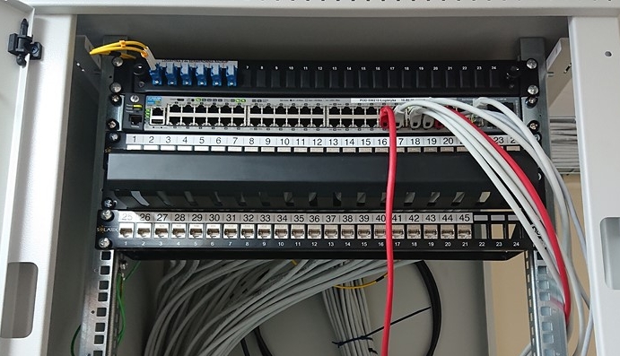 Szafa rack z nowymi panelami krosowymi S/FTP – Sokołów S.A., Sokołów Podlaski