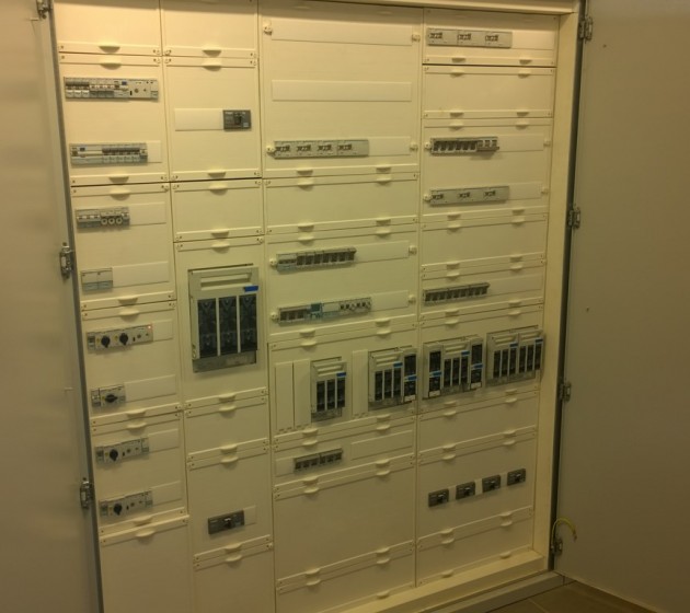 Rozdzielnica elektryczna instalacji zasilania – Szpital Św. Wojciecha