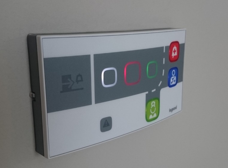 Panel szpitalnego systemu przyzywowego w sali chorych – Szpital Św. Wojciecha
